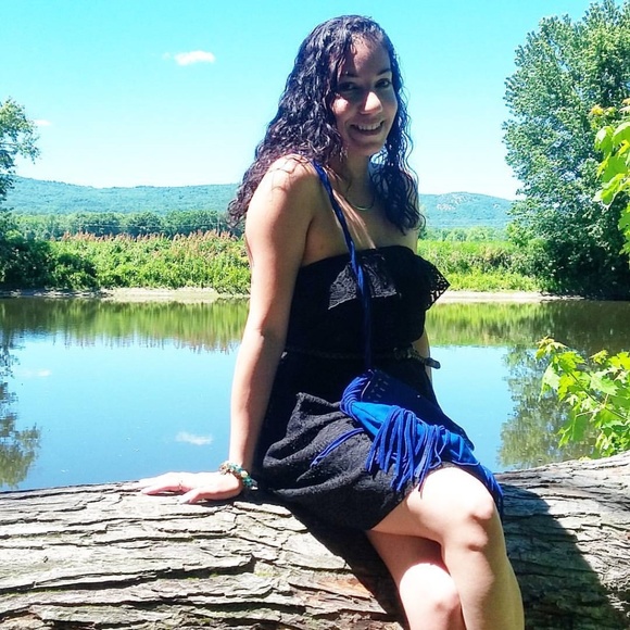 Meet your Posher, Cecilia - Picture 1 of 4